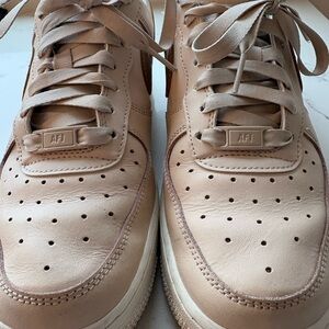 Nike Air Low-Top Sneakers in Light Tan